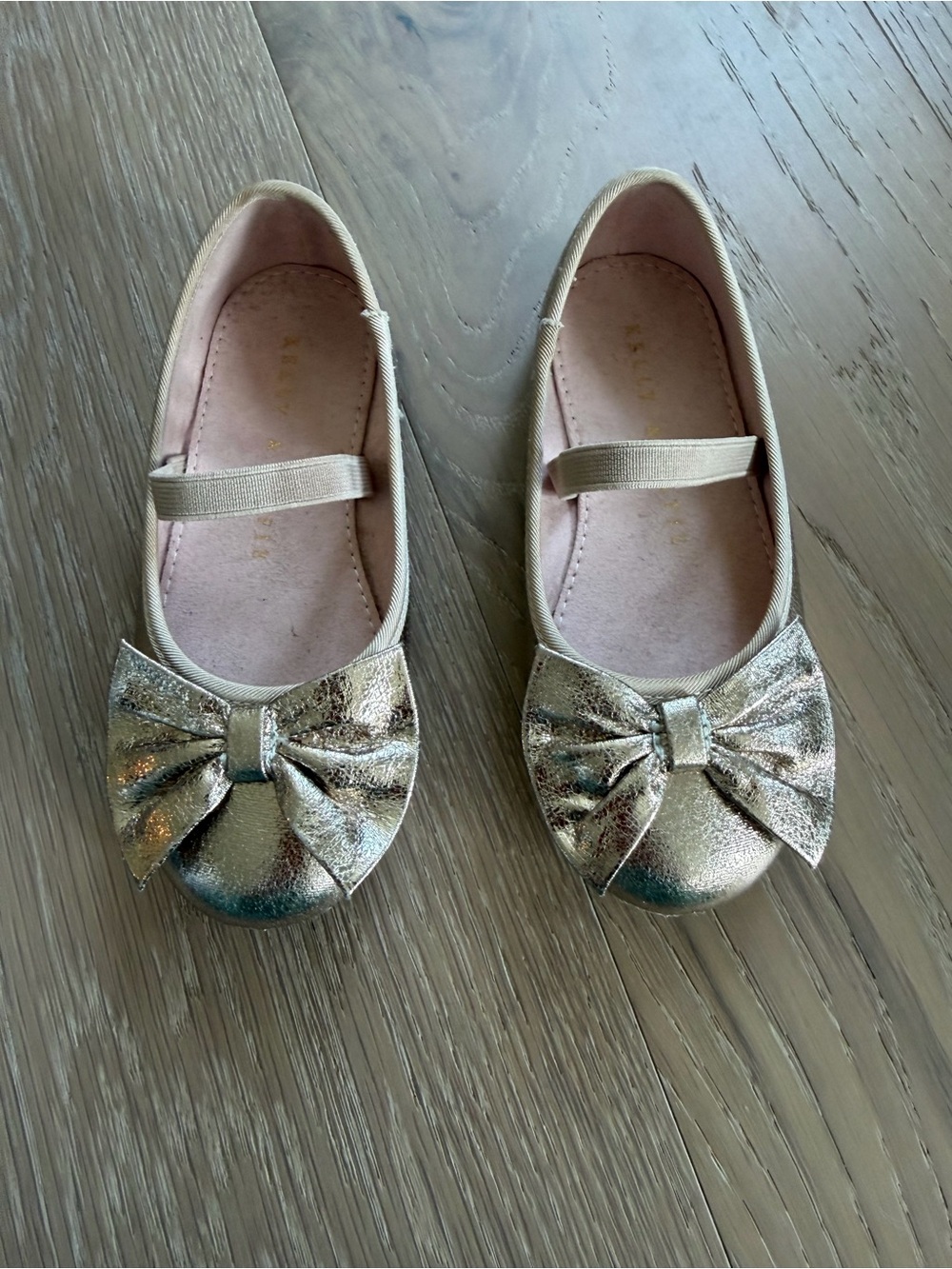 Kelly & Katie Metallic Gold Girls Bow Ballet Flats, size 10